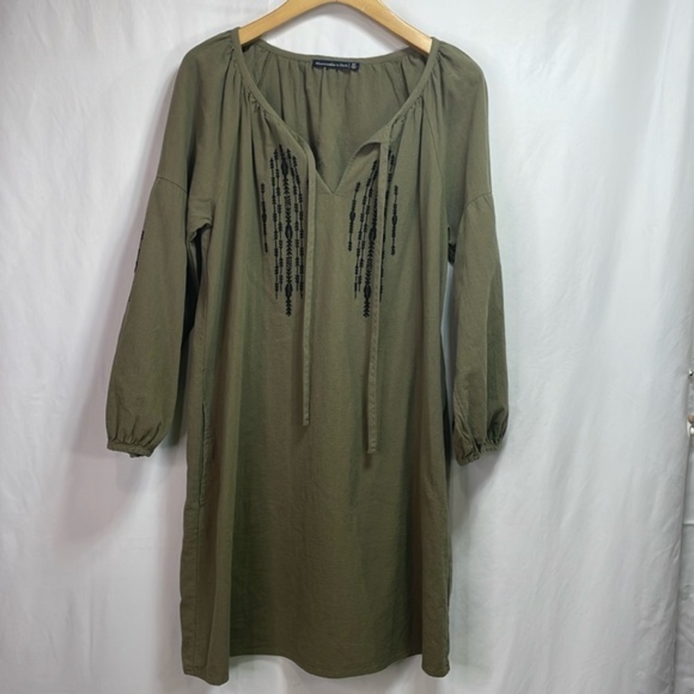 🥜 Abercrombie & Fitch (small tall) olive green dress with black embroidery: